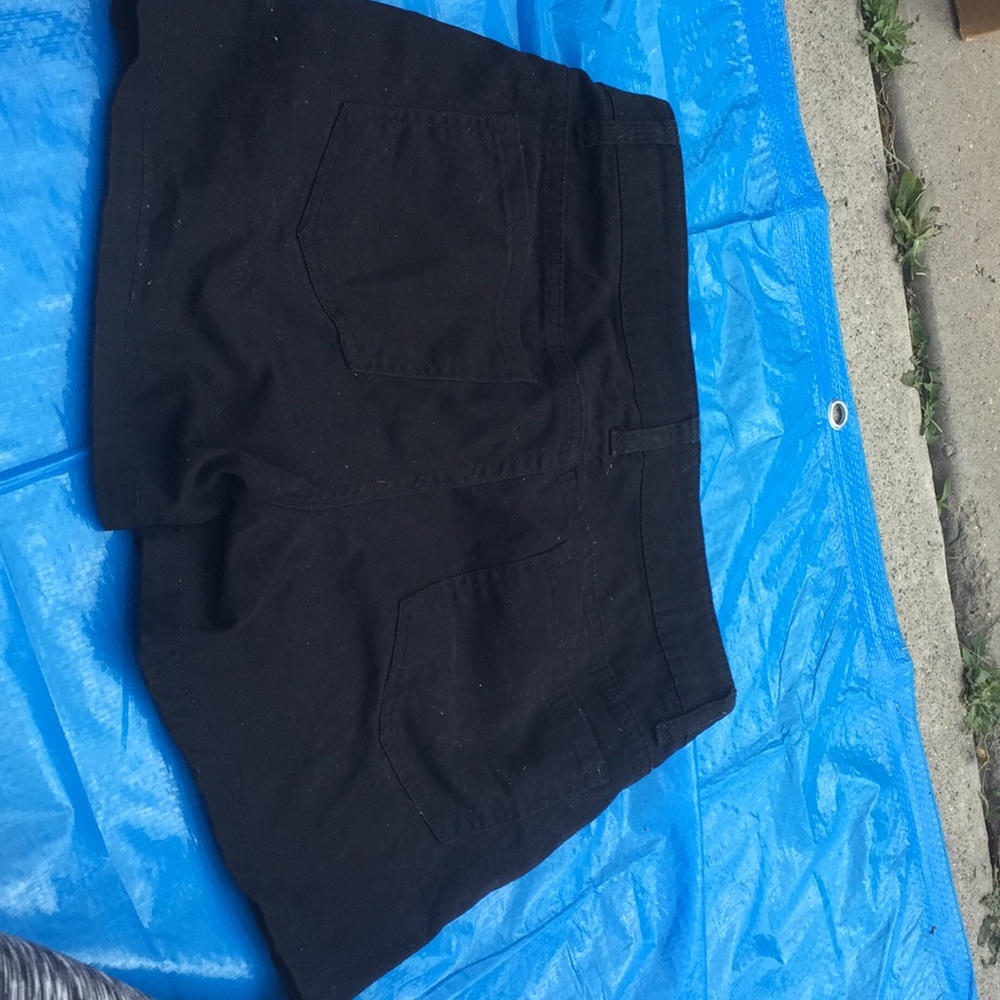 Shorts - Picture 2 of 3